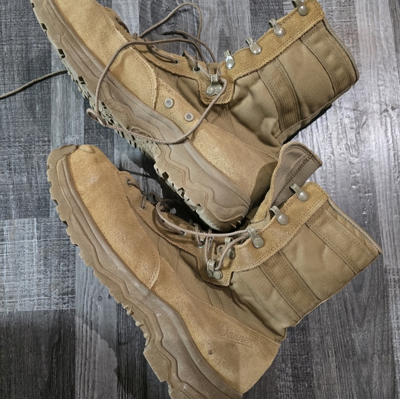 Men's Danner Work Boots, Size 12 - Picture 3 of 8